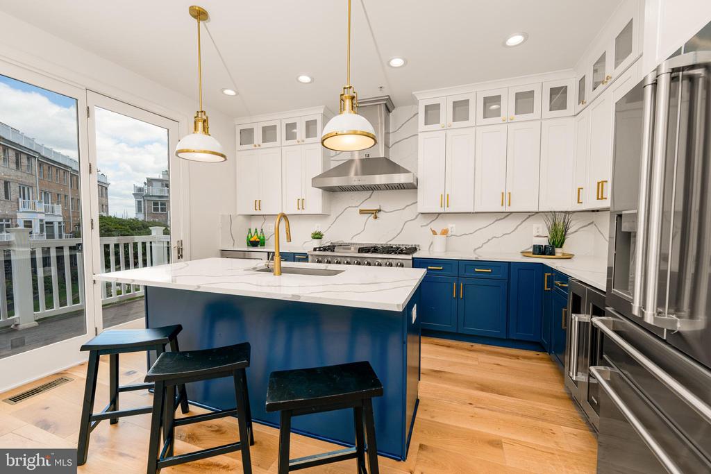 1229 HARBOR ISLAND WALK