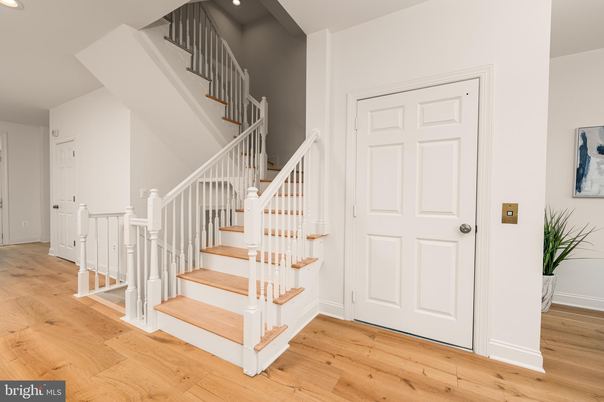 1229 HARBOR ISLAND WALK