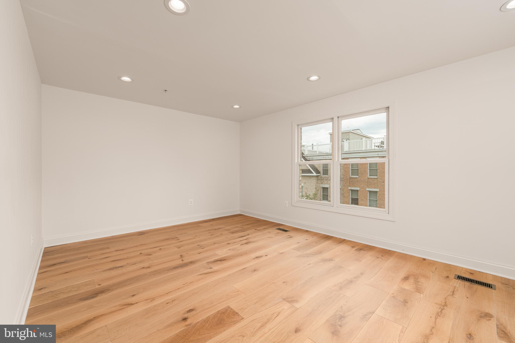 1229 HARBOR ISLAND WALK