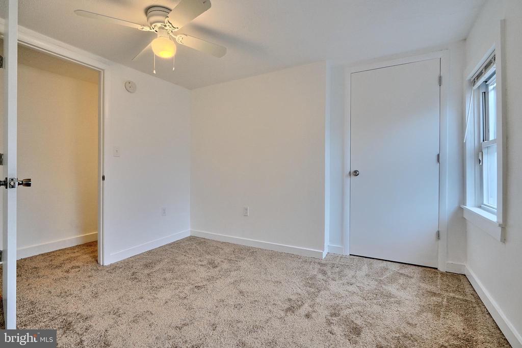 2212 FLEET STREET
