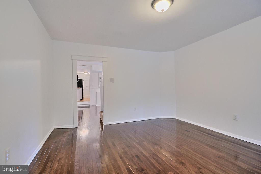 2212 FLEET STREET
