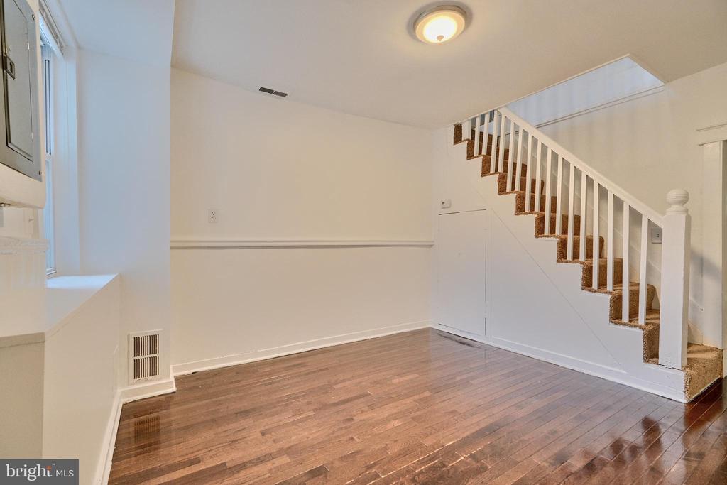 2212 FLEET STREET