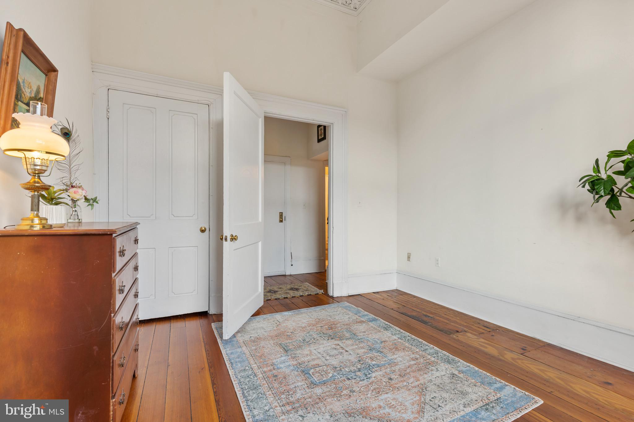 12 E MOUNT VERNON PLACE 201