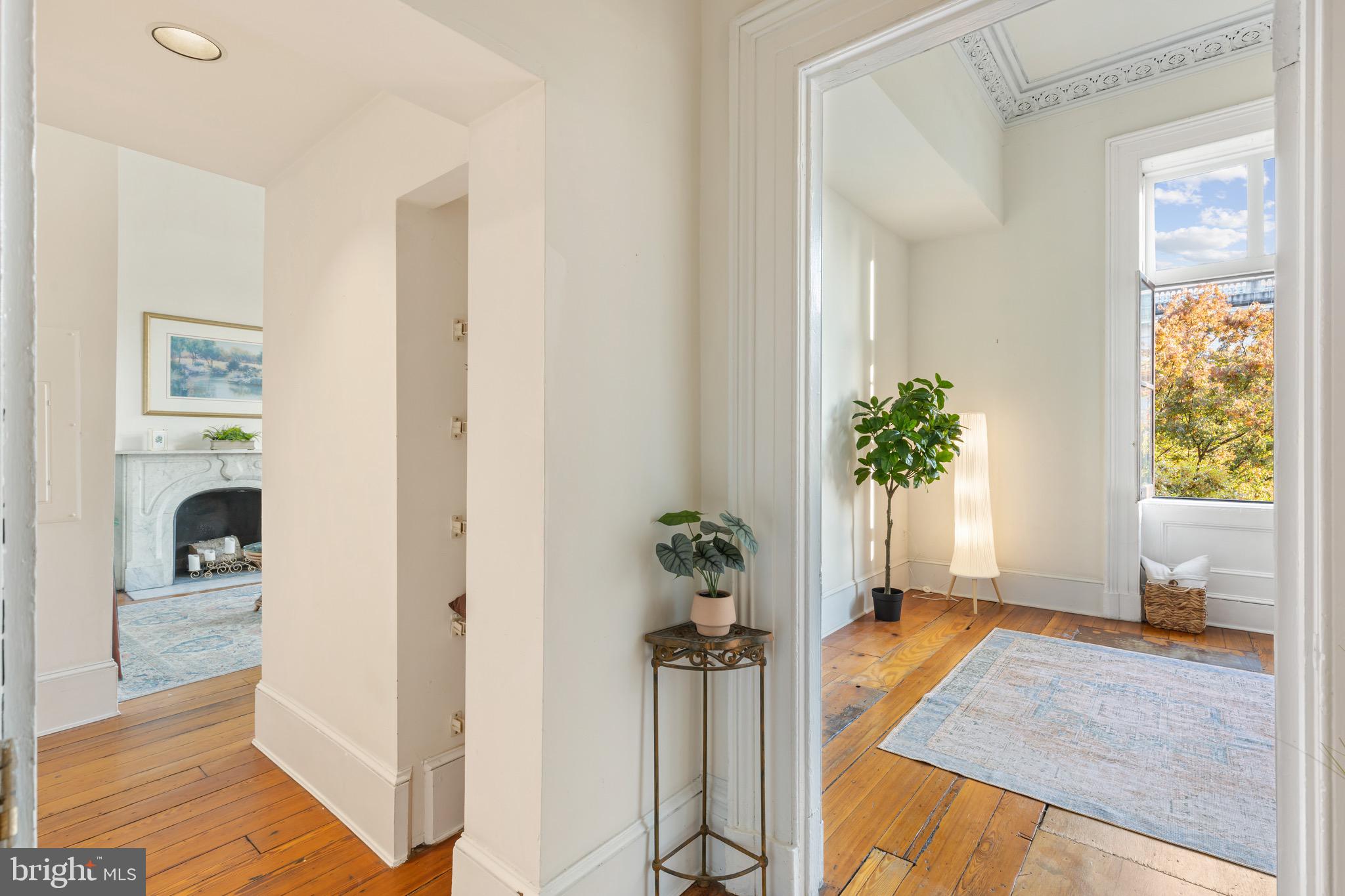 12 E MOUNT VERNON PLACE 201