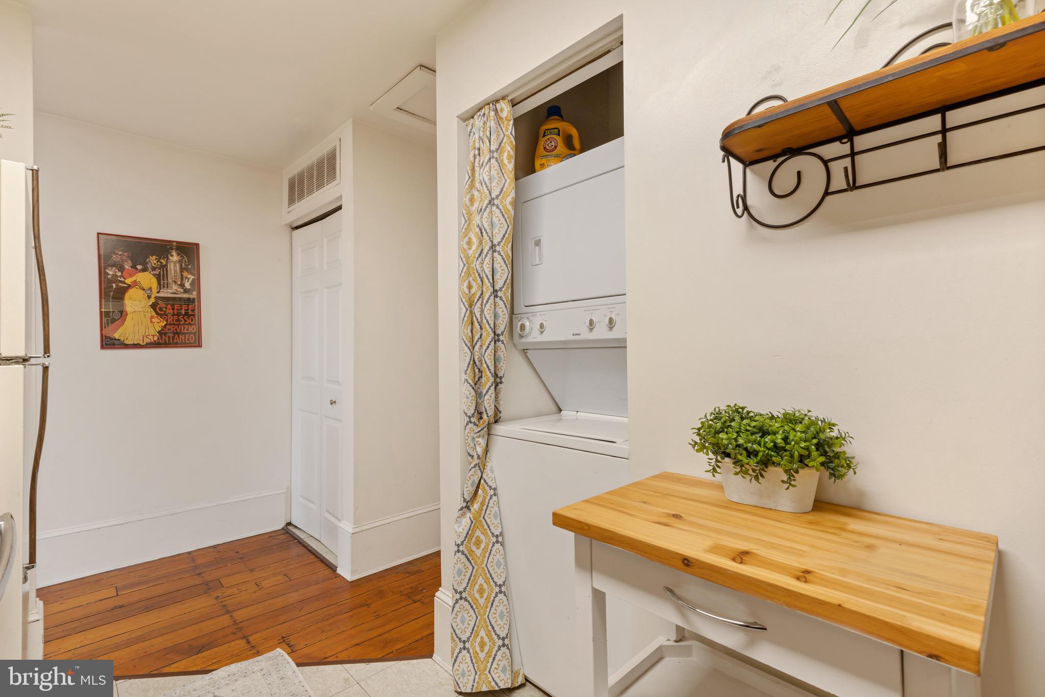 12 E MOUNT VERNON PLACE 201