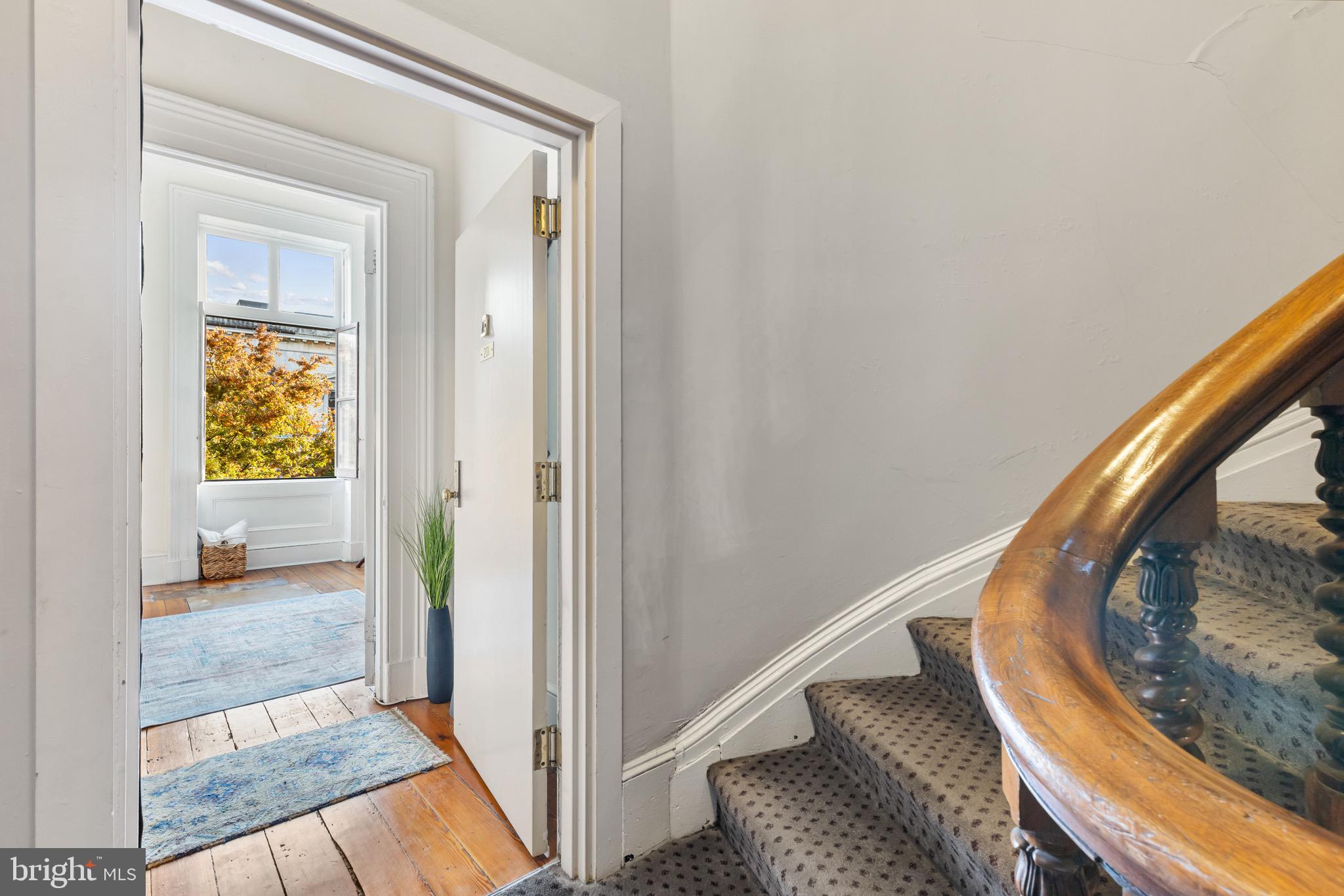 12 E MOUNT VERNON PLACE 201