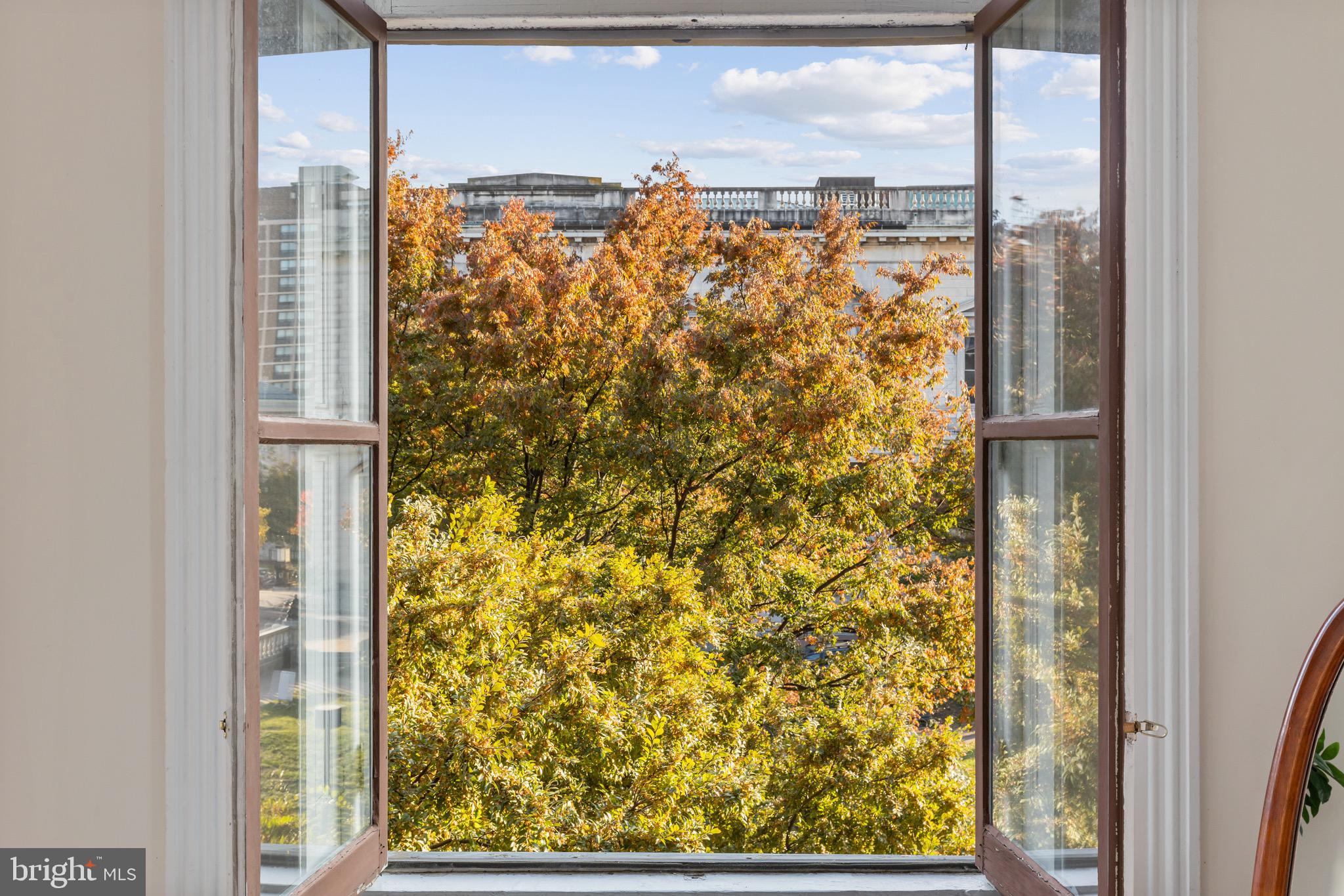 12 E MOUNT VERNON PLACE 201