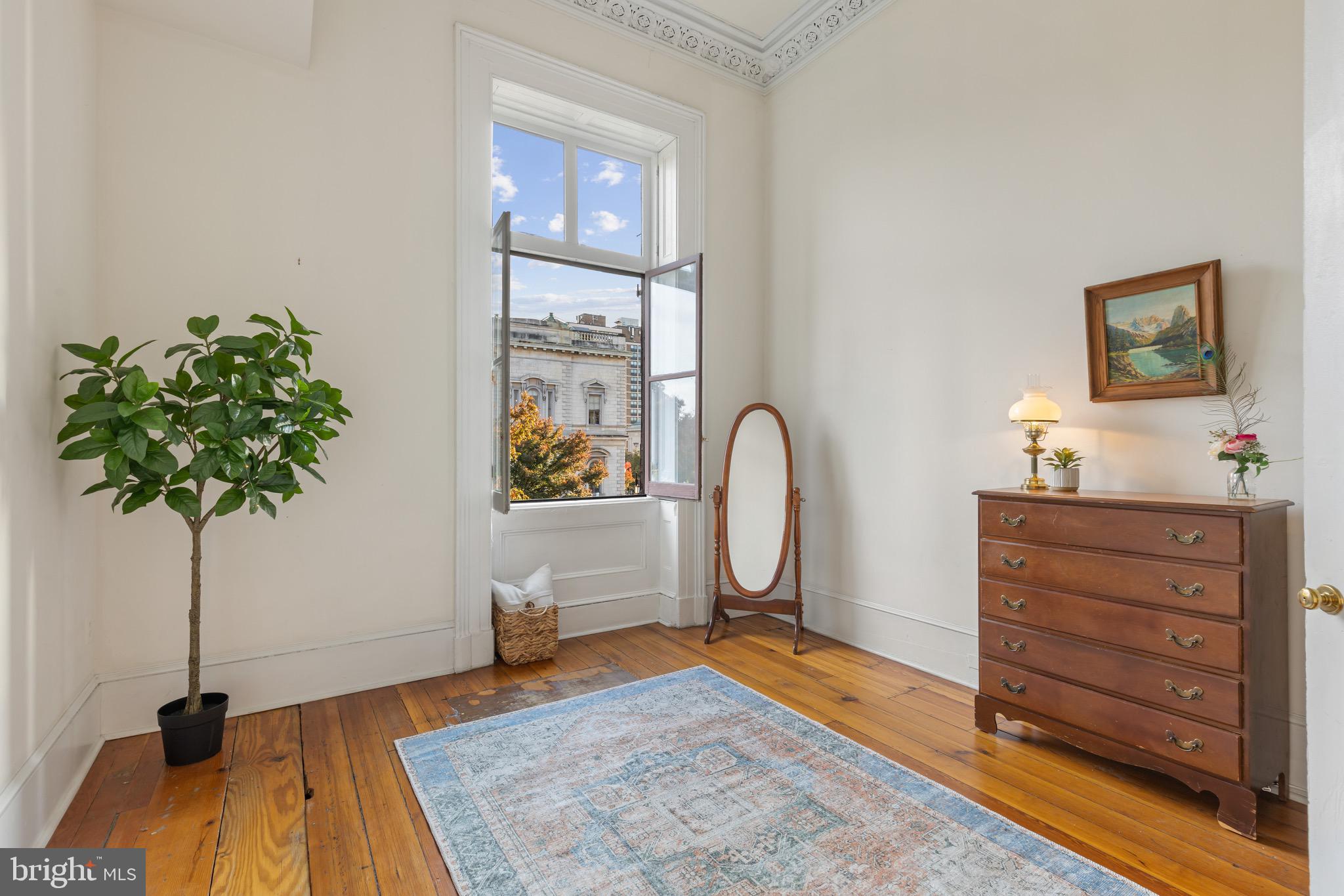 12 E MOUNT VERNON PLACE 201