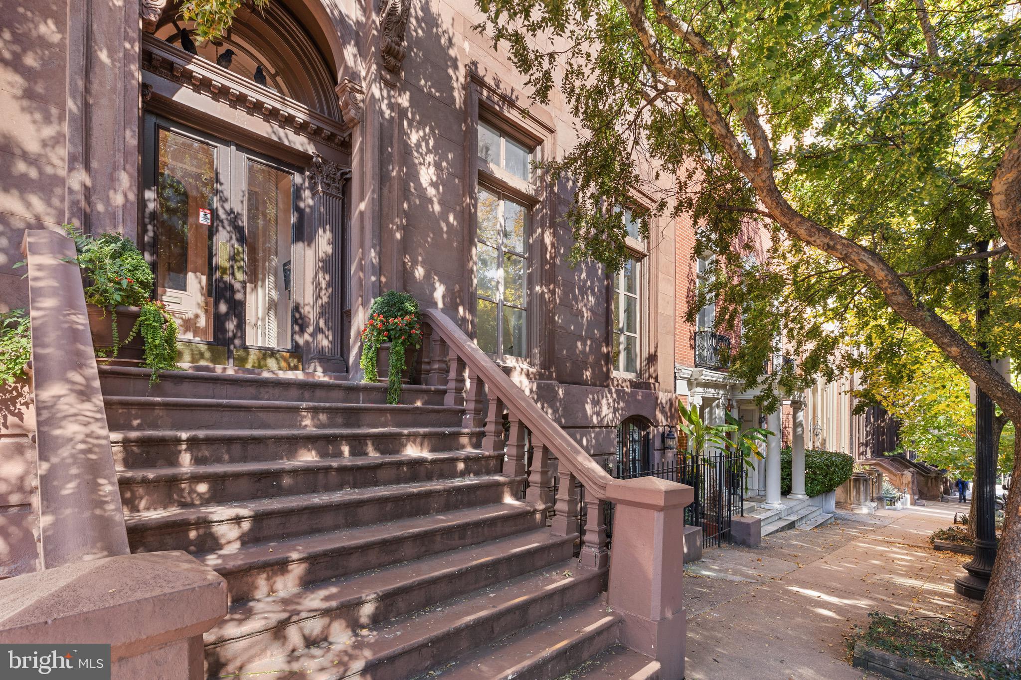 12 E MOUNT VERNON PLACE 201