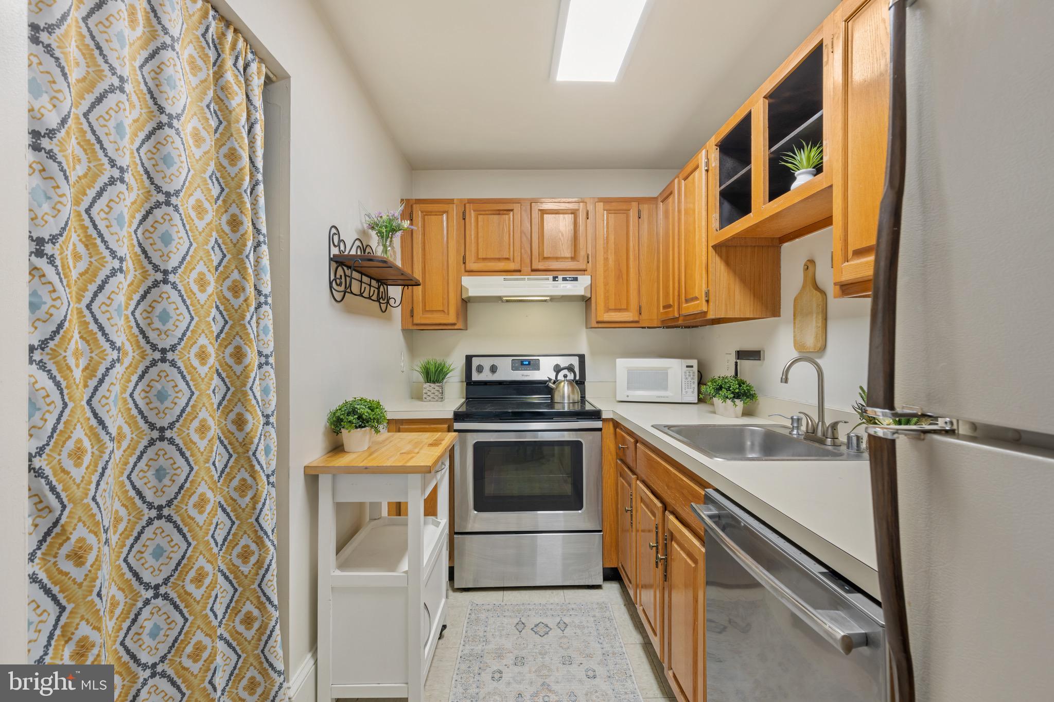 12 E MOUNT VERNON PLACE 201