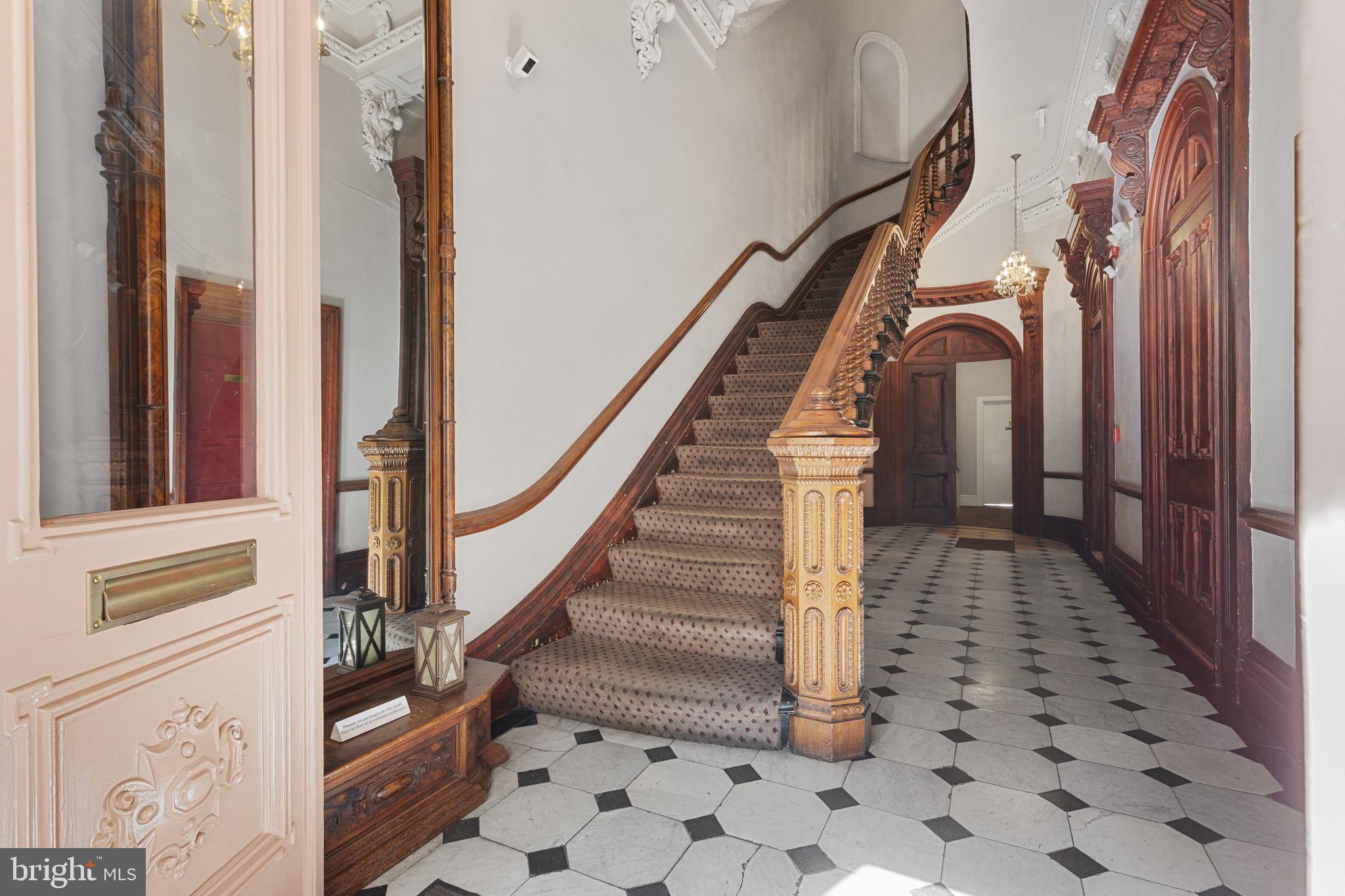 12 E MOUNT VERNON PLACE 201