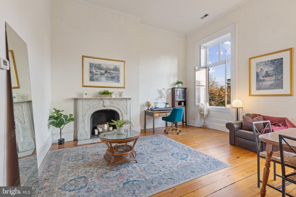 12 E MOUNT VERNON PLACE 201