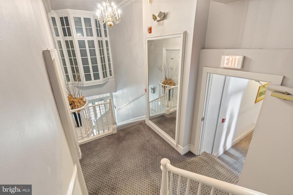 12 E MOUNT VERNON PLACE 201