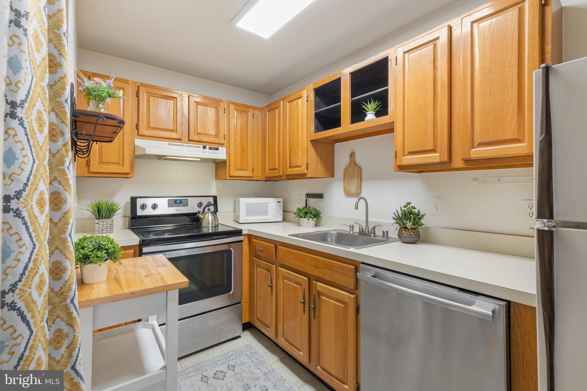 12 E MOUNT VERNON PLACE 201