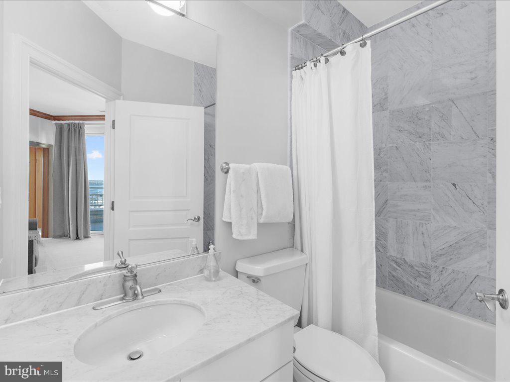 100 HARBORVIEW DRIVE PH1D