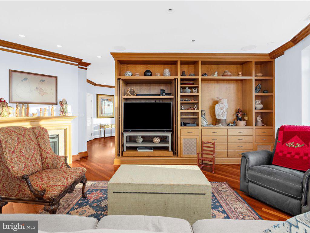 100 HARBORVIEW DRIVE PH1D