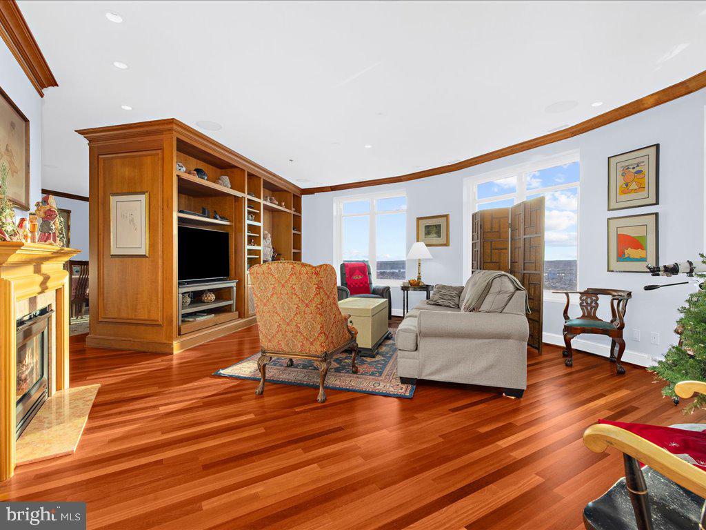 100 HARBORVIEW DRIVE PH1D