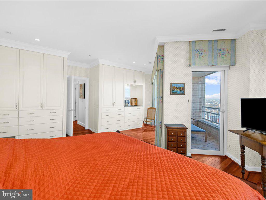 100 HARBORVIEW DRIVE PH1D