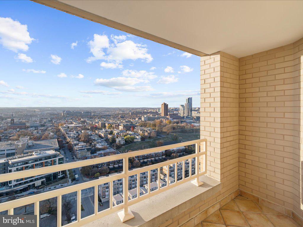 100 HARBORVIEW DRIVE PH1D