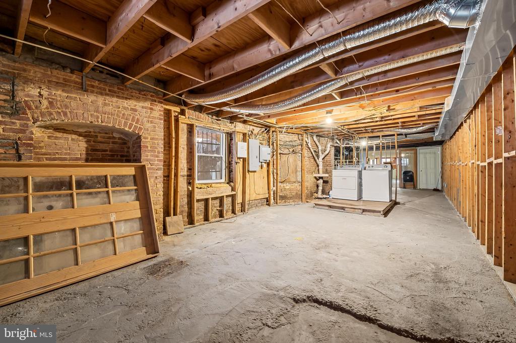 1811 EUTAW PLACE