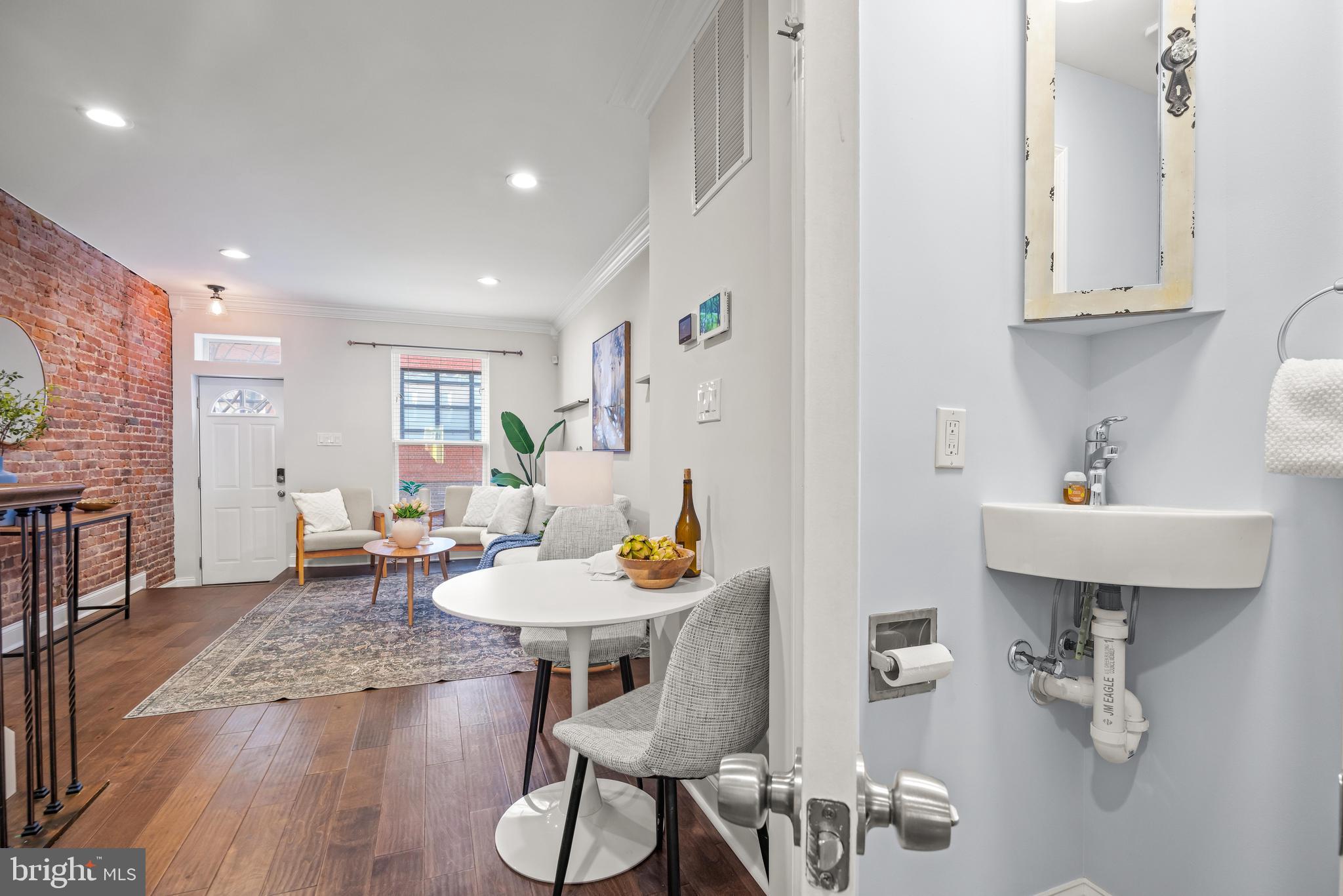 131 S ROBINSON STREET