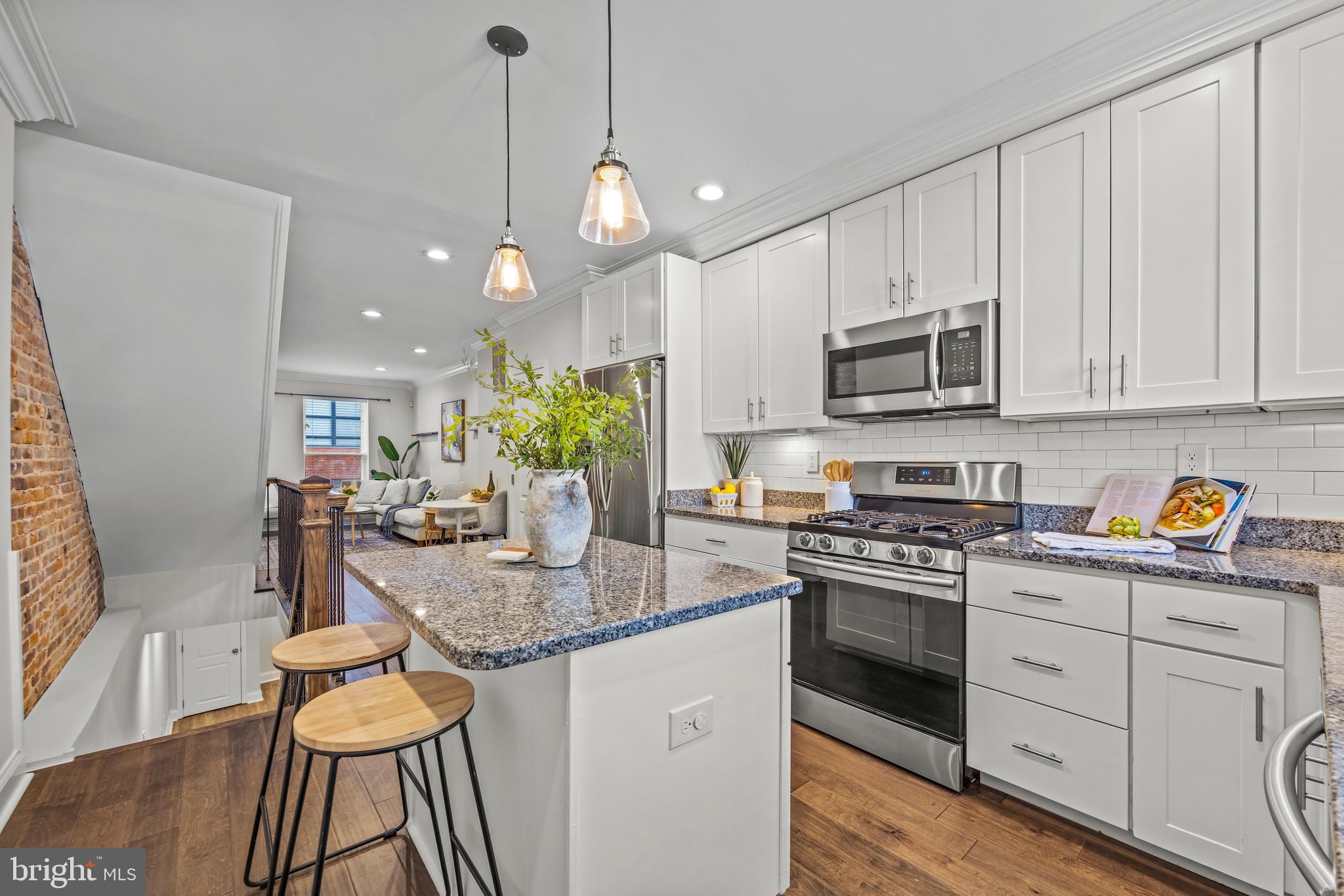 131 S ROBINSON STREET