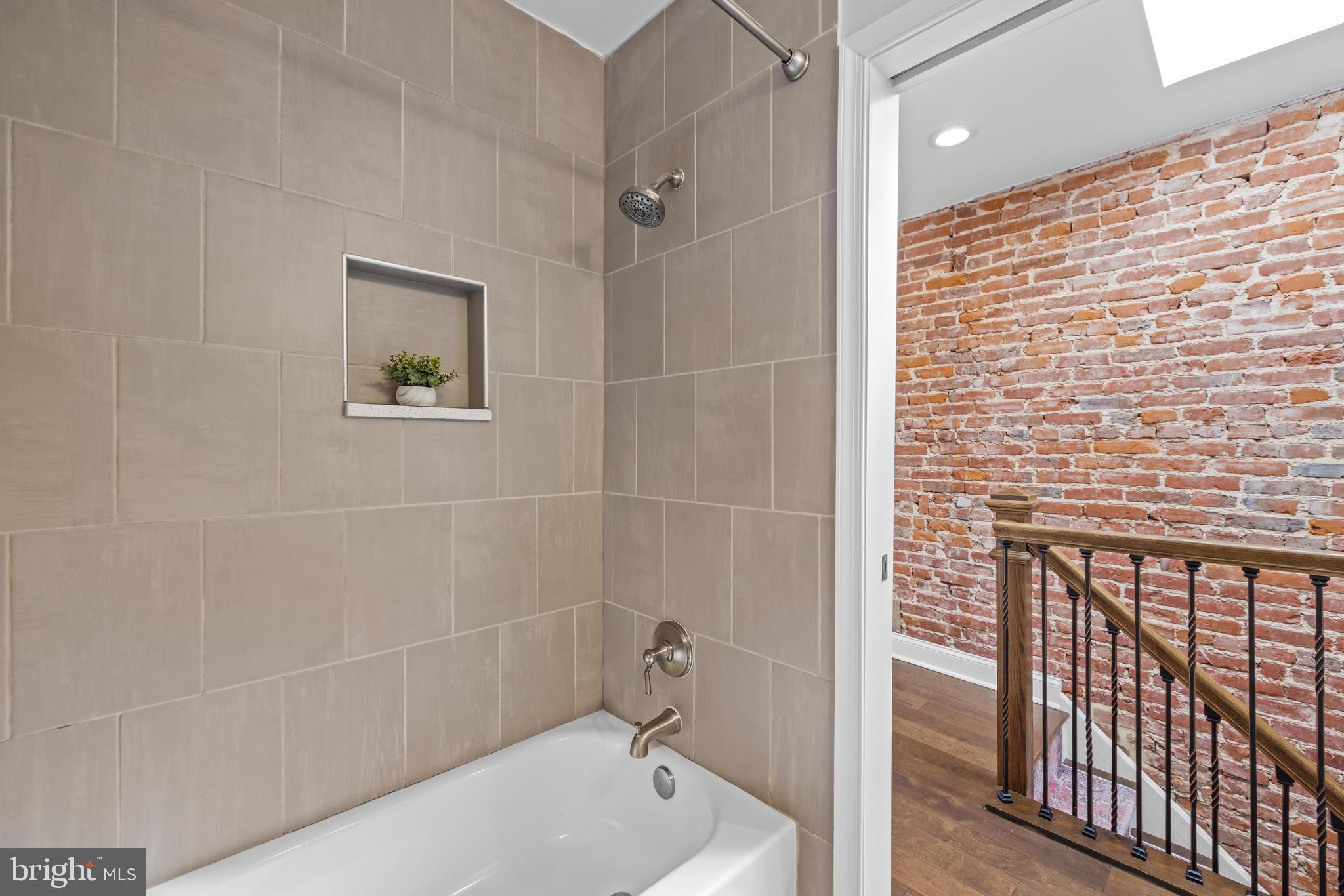 131 S ROBINSON STREET