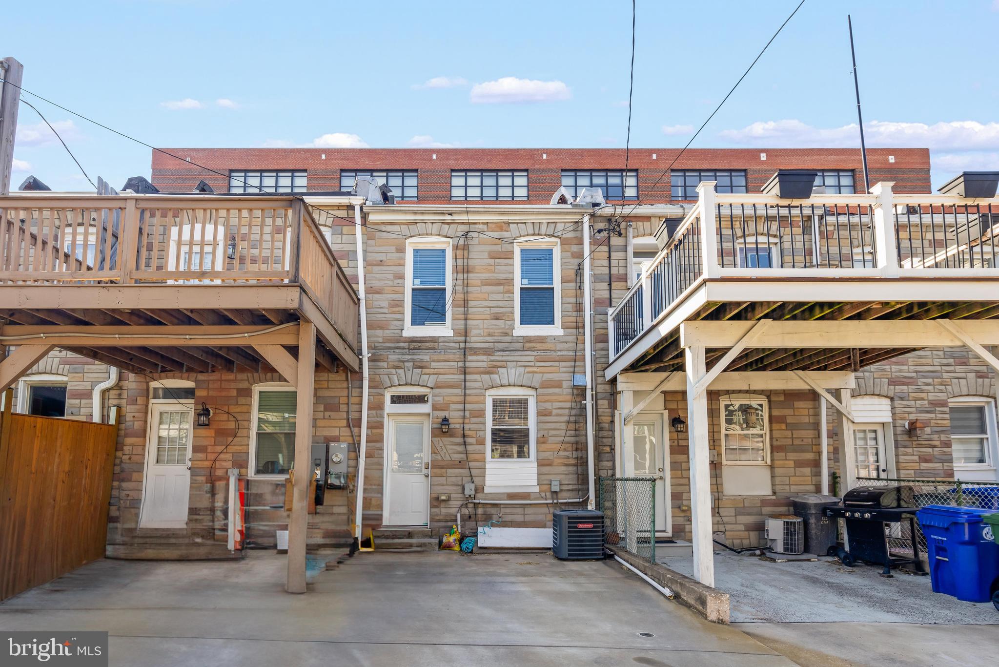 131 S ROBINSON STREET