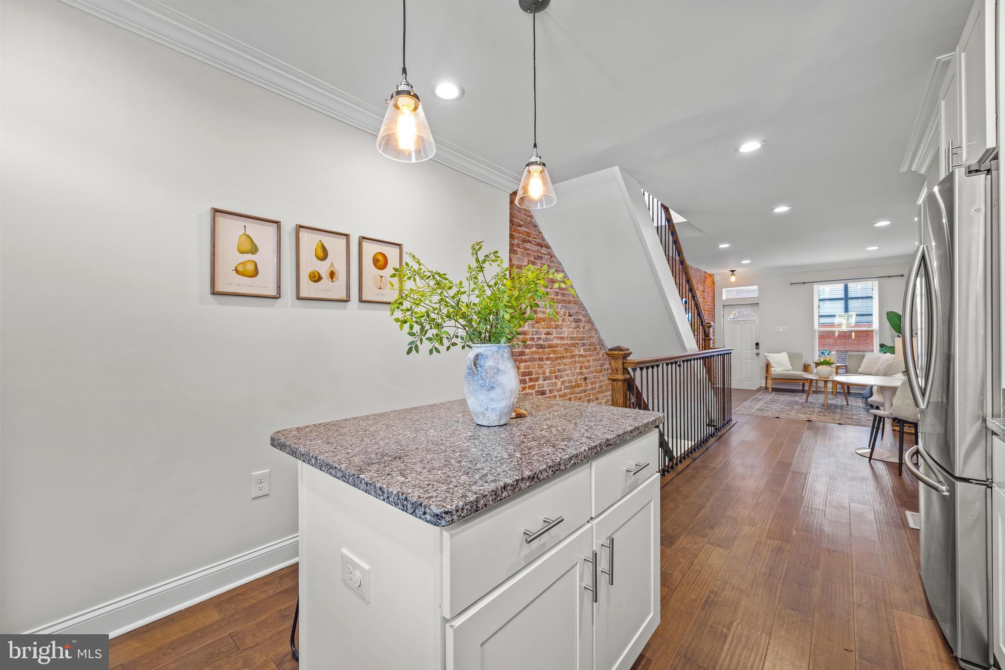 131 S ROBINSON STREET