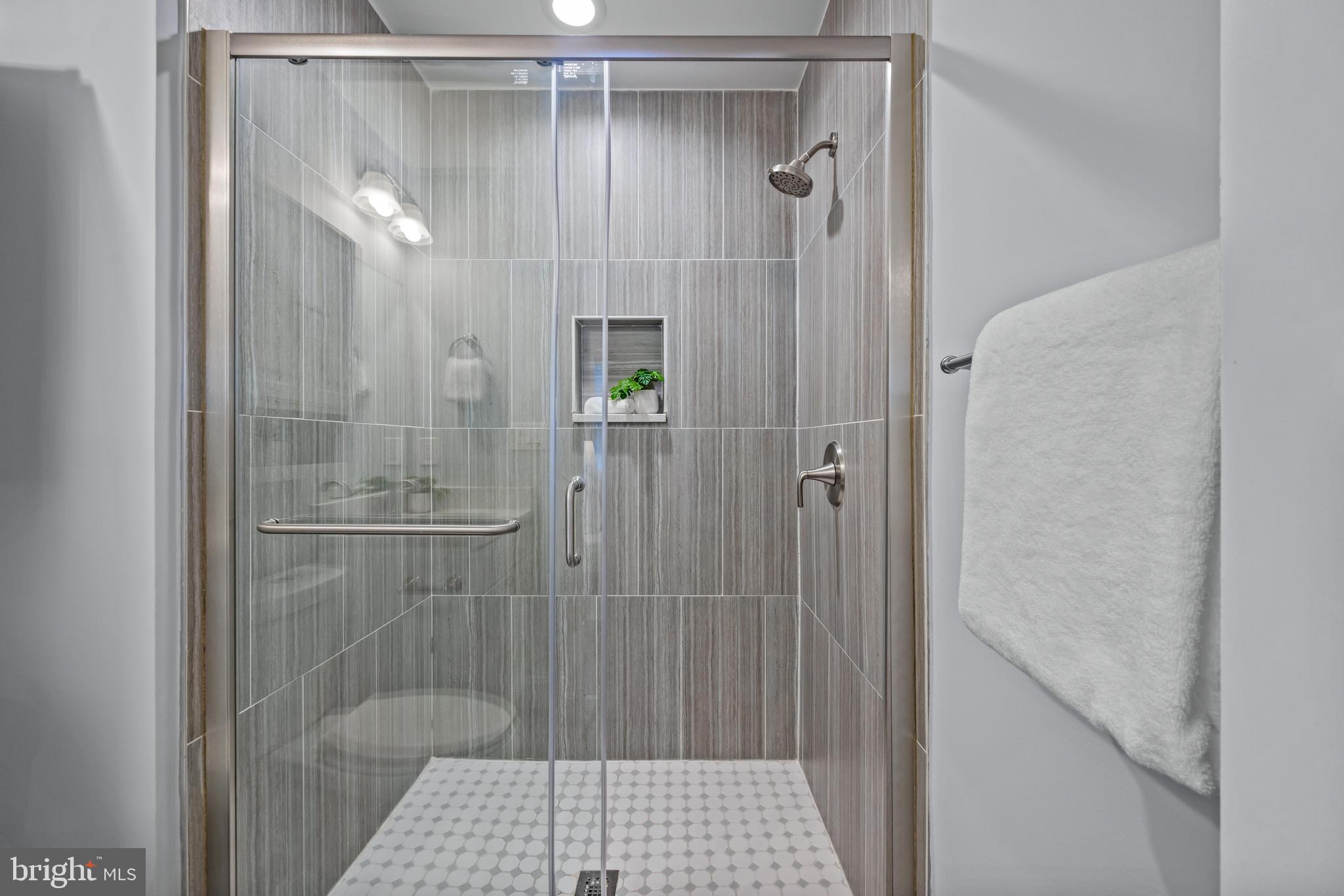 131 S ROBINSON STREET