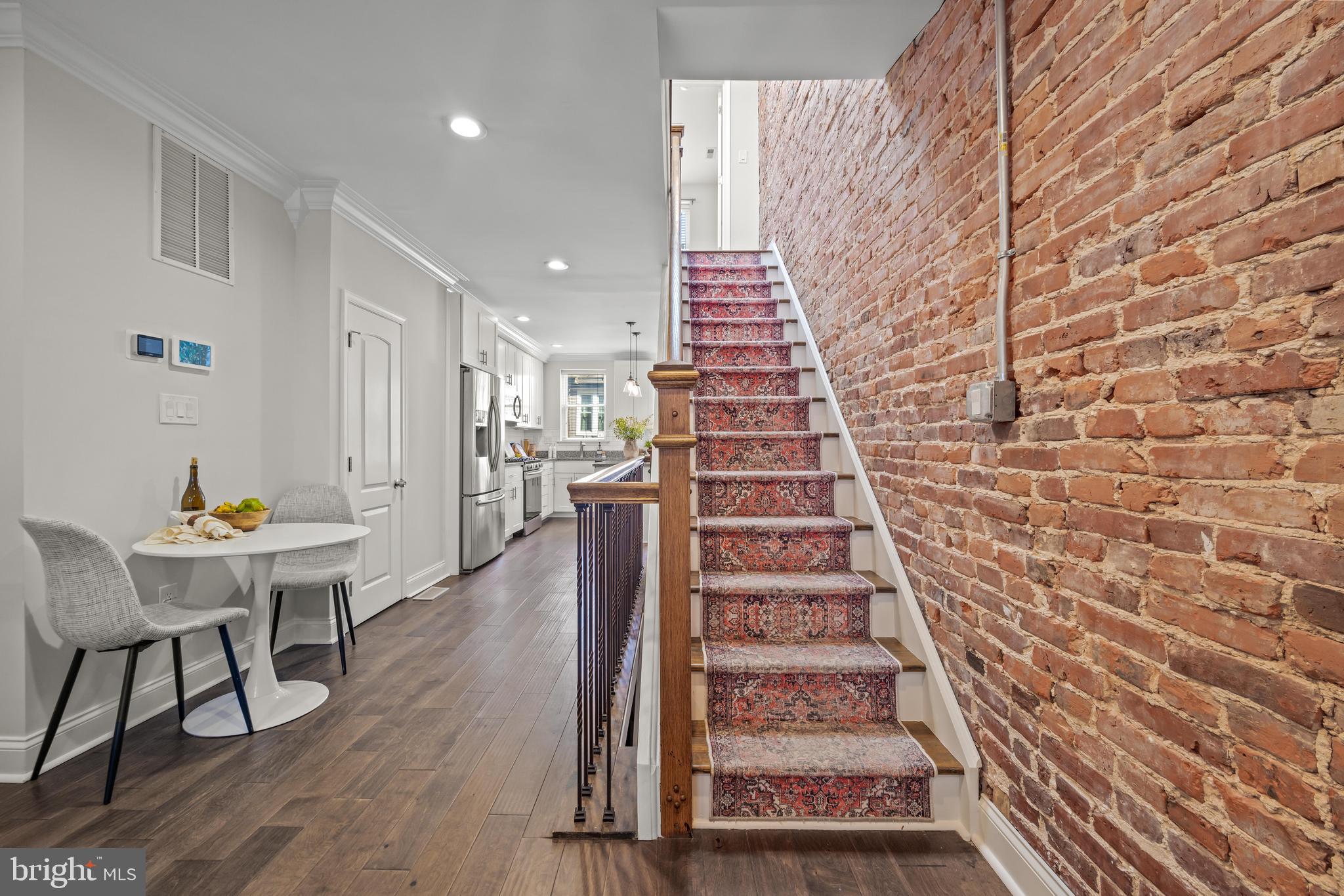 131 S ROBINSON STREET