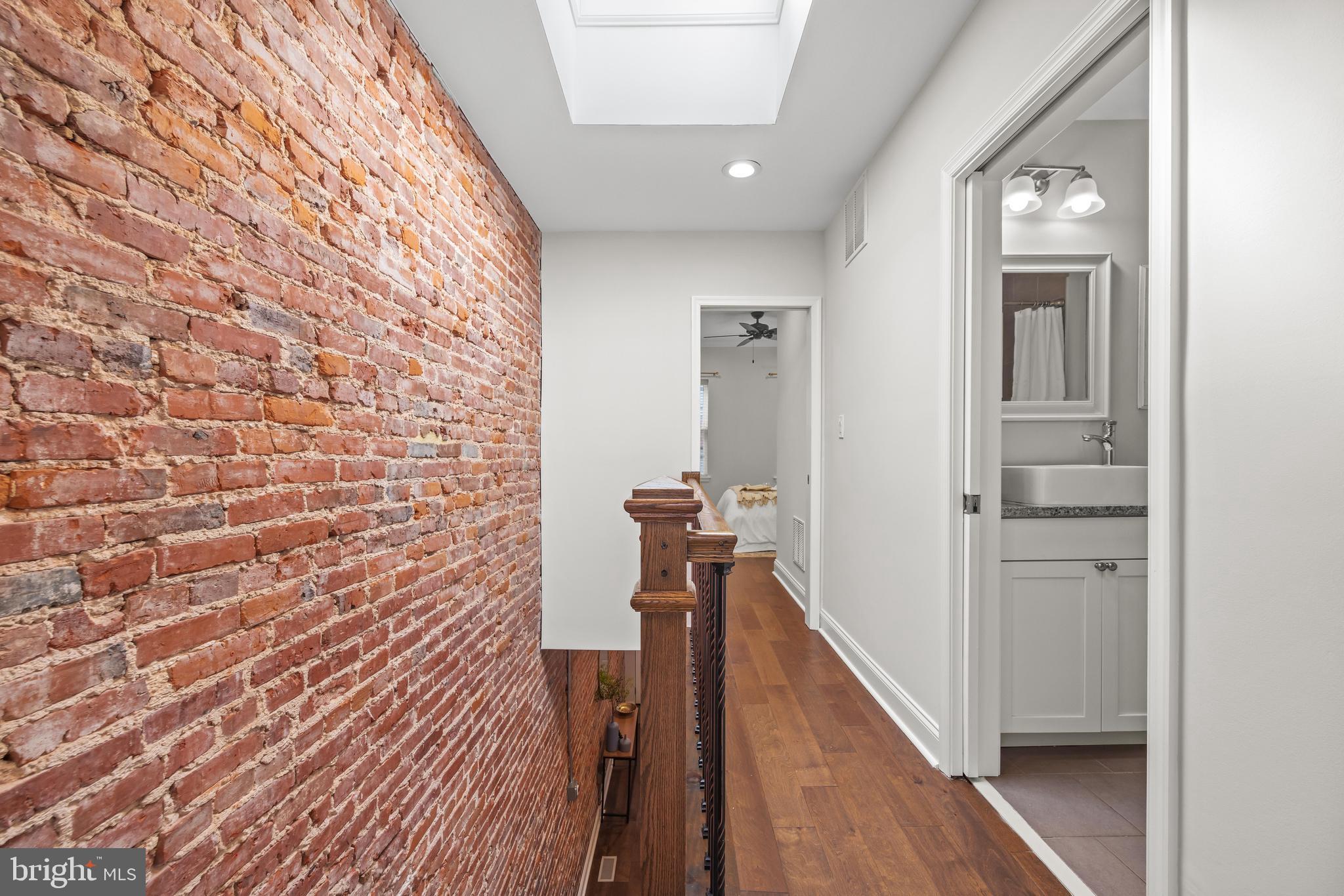 131 S ROBINSON STREET