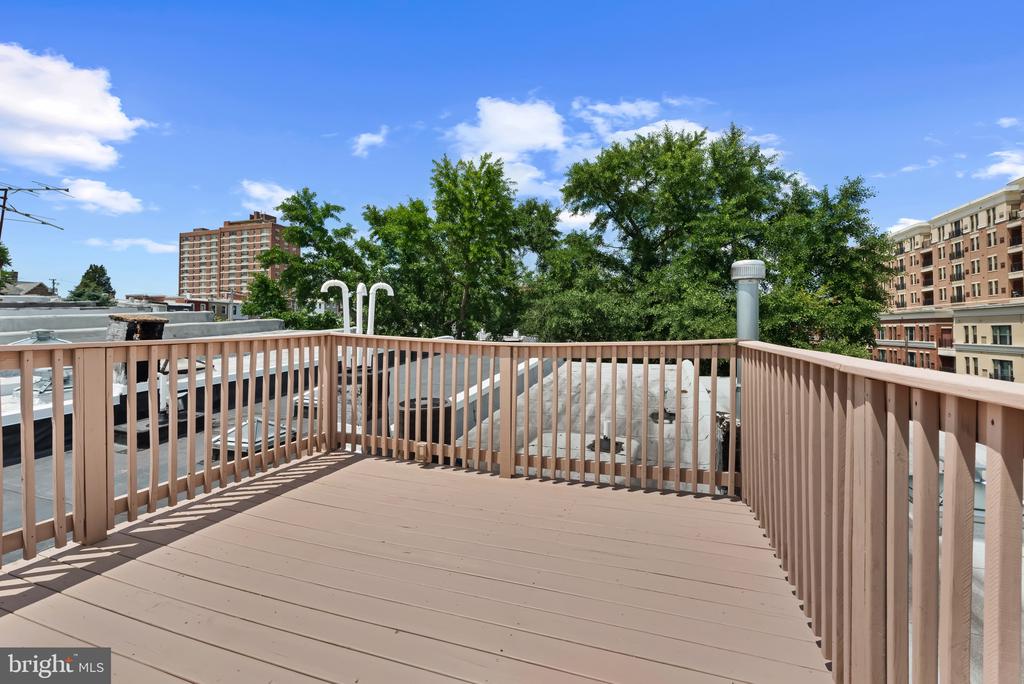 905 W 38TH STREET