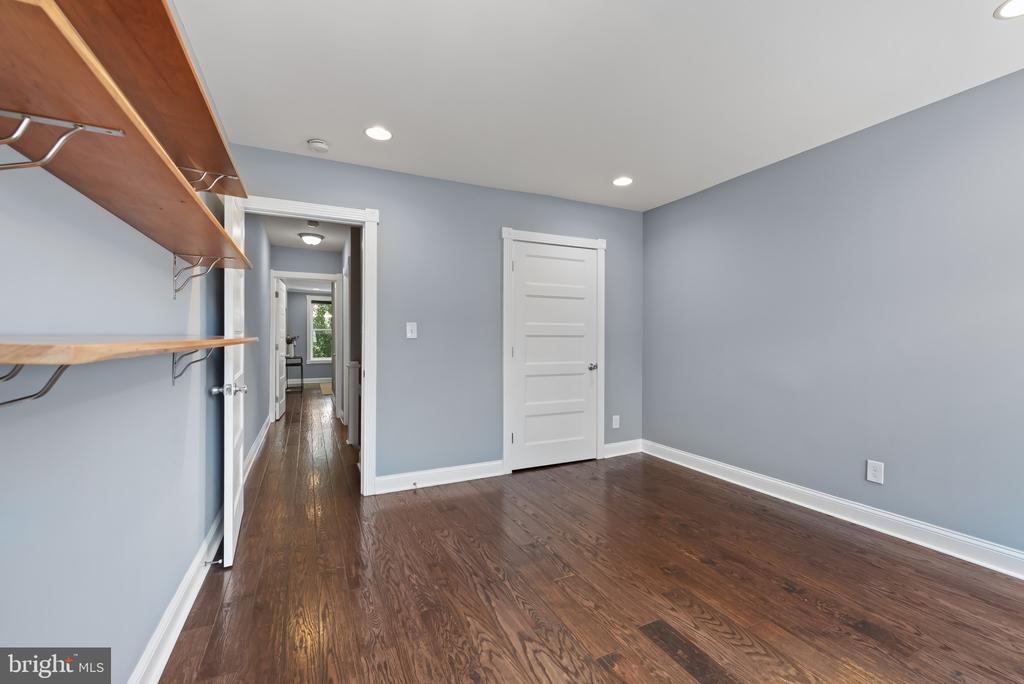 905 W 38TH STREET