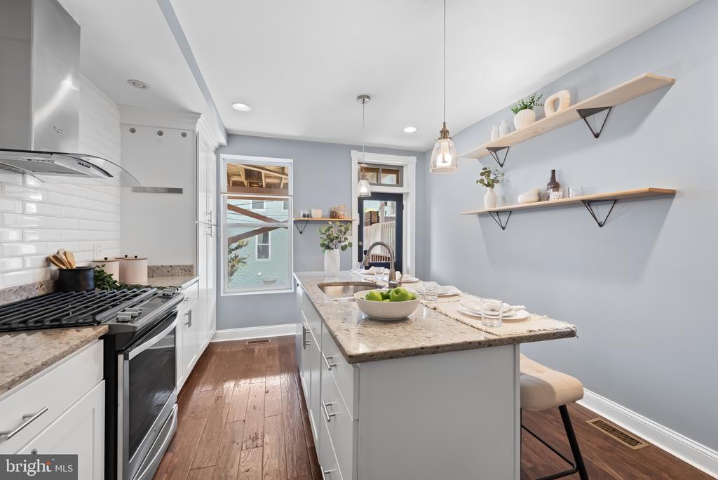905 W 38TH STREET
