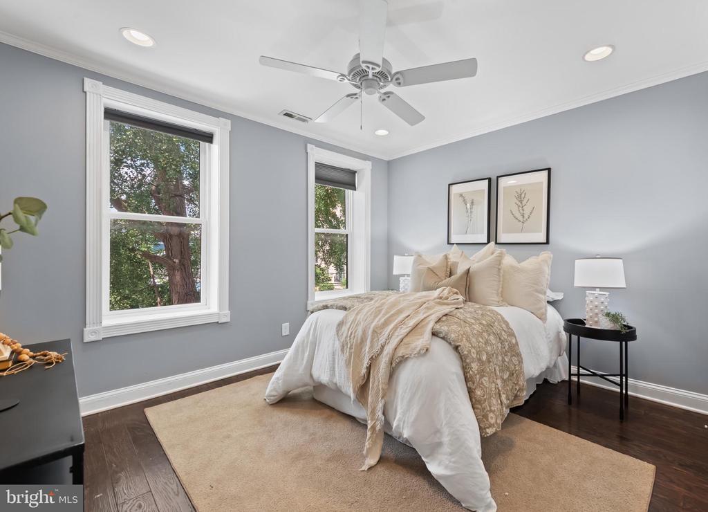 905 W 38TH STREET