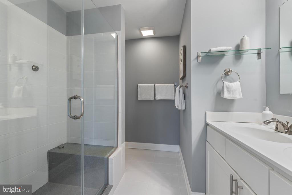 905 W 38TH STREET
