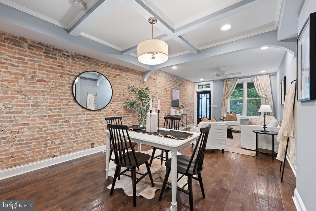 905 W 38TH STREET