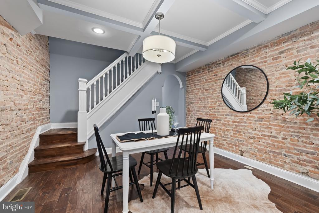 905 W 38TH STREET