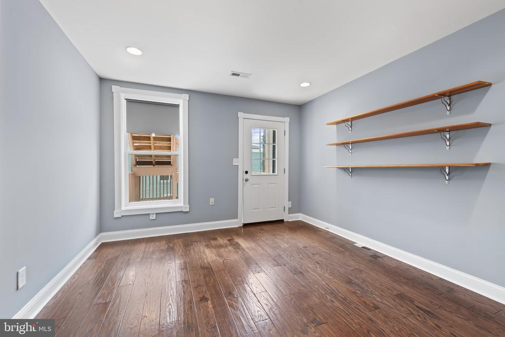 905 W 38TH STREET