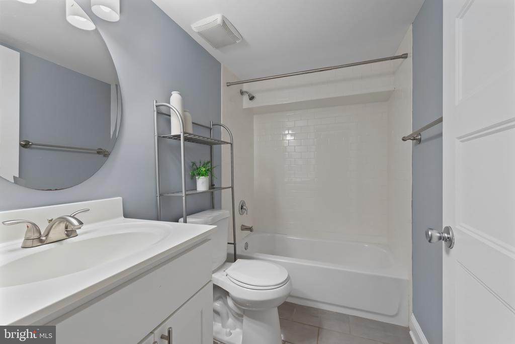 905 W 38TH STREET