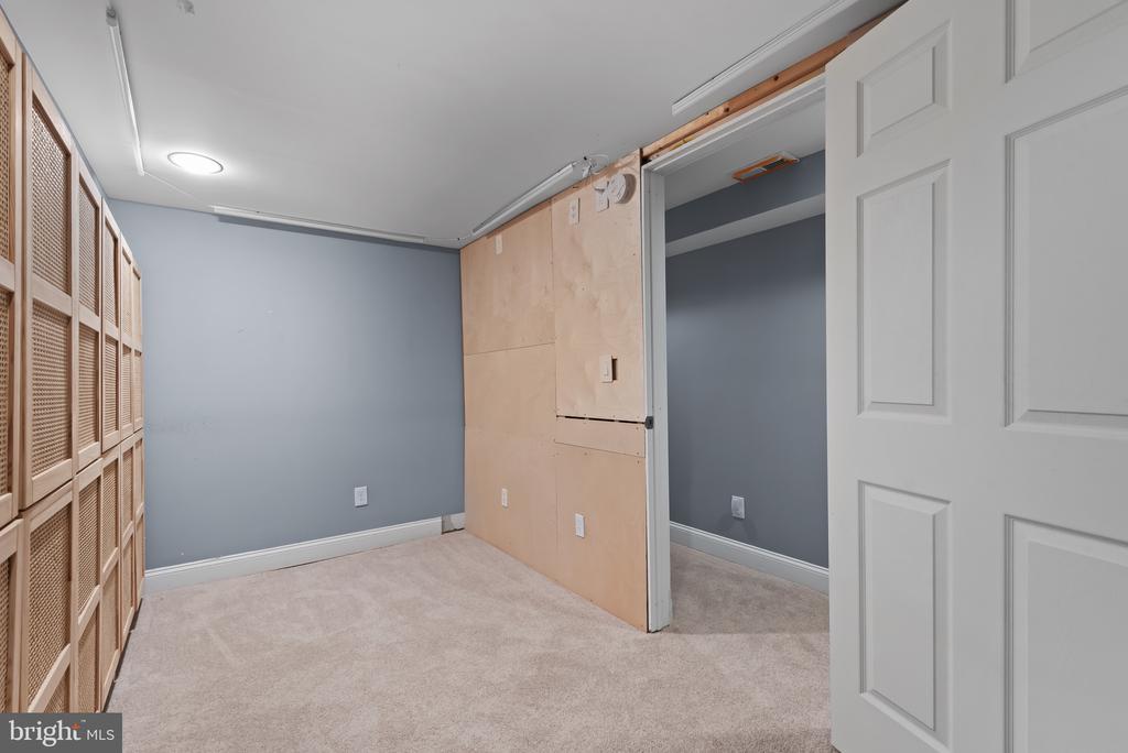 905 W 38TH STREET