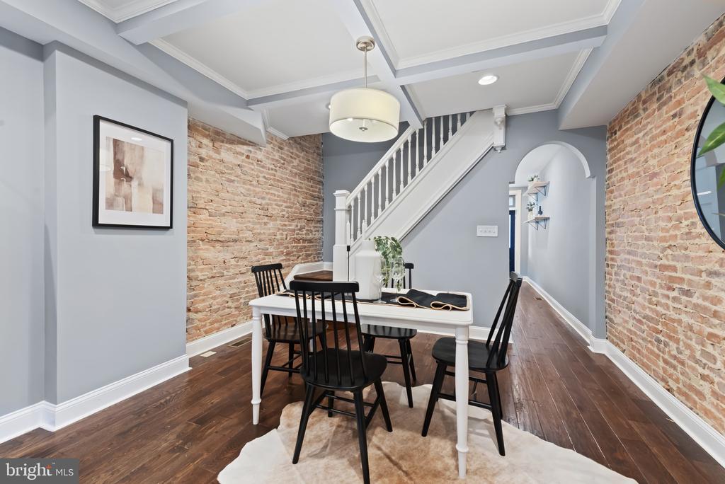 905 W 38TH STREET