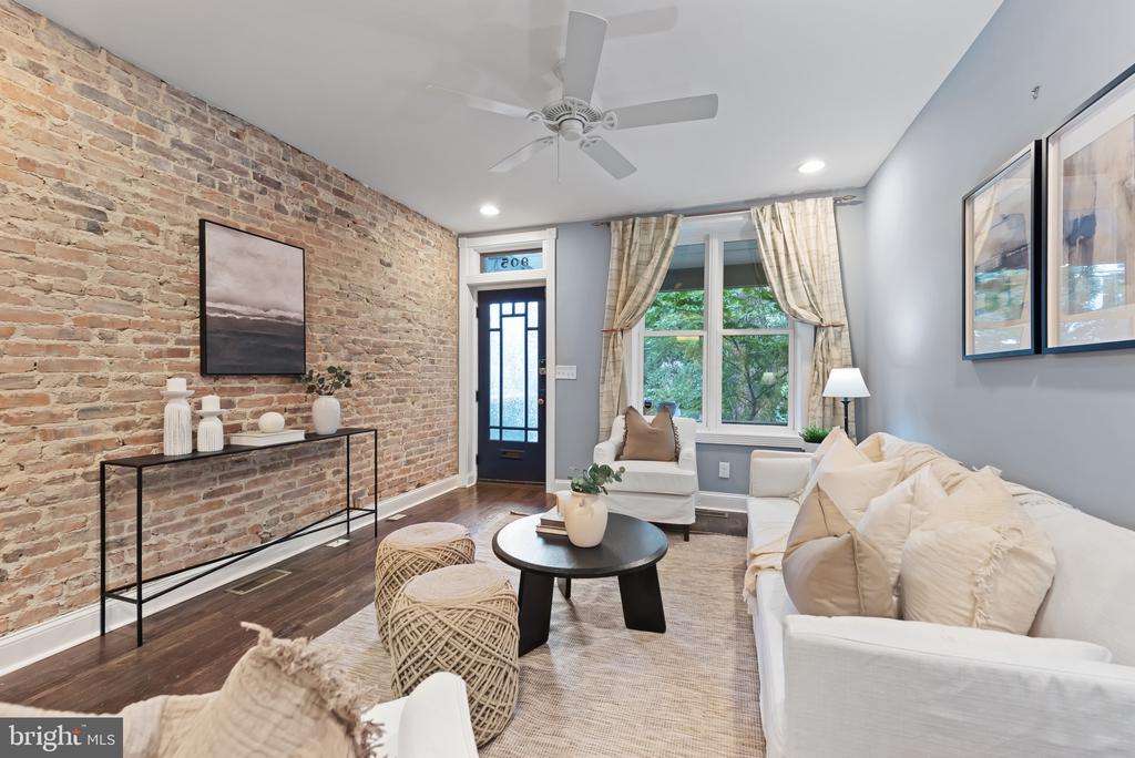 905 W 38TH STREET
