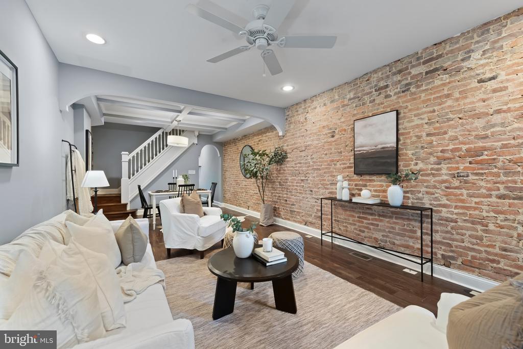 905 W 38TH STREET
