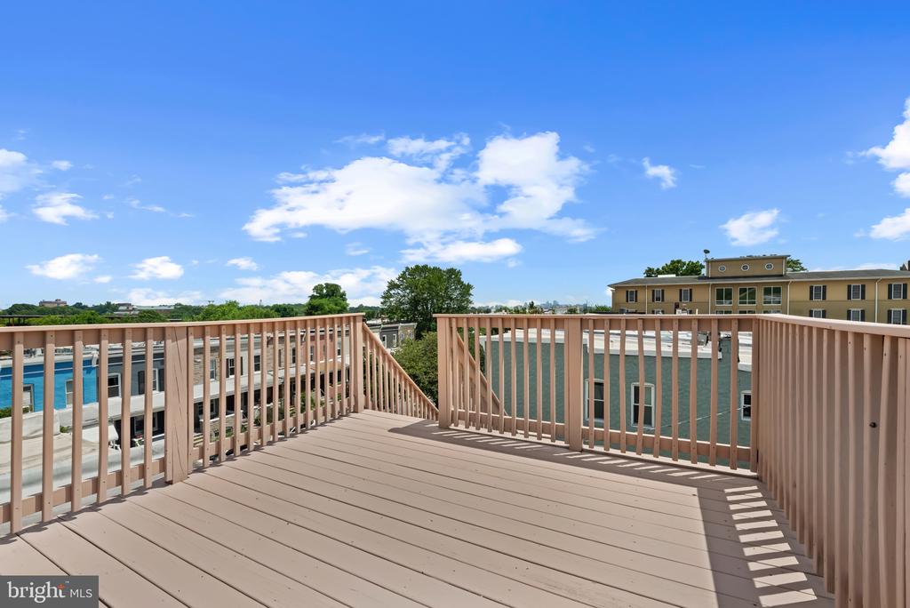 905 W 38TH STREET