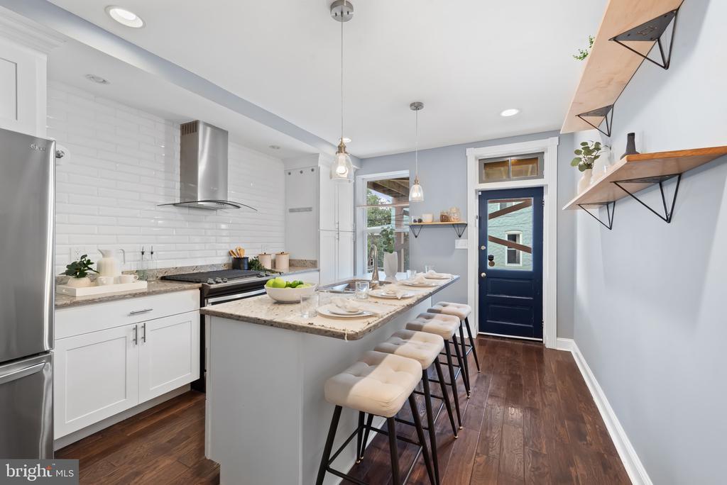 905 W 38TH STREET