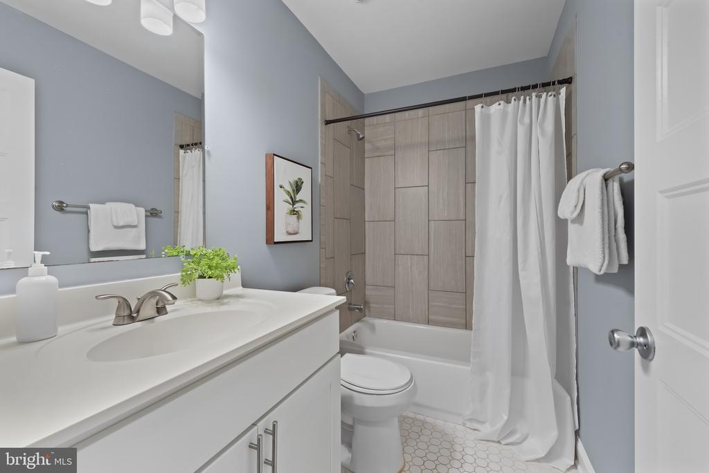 905 W 38TH STREET