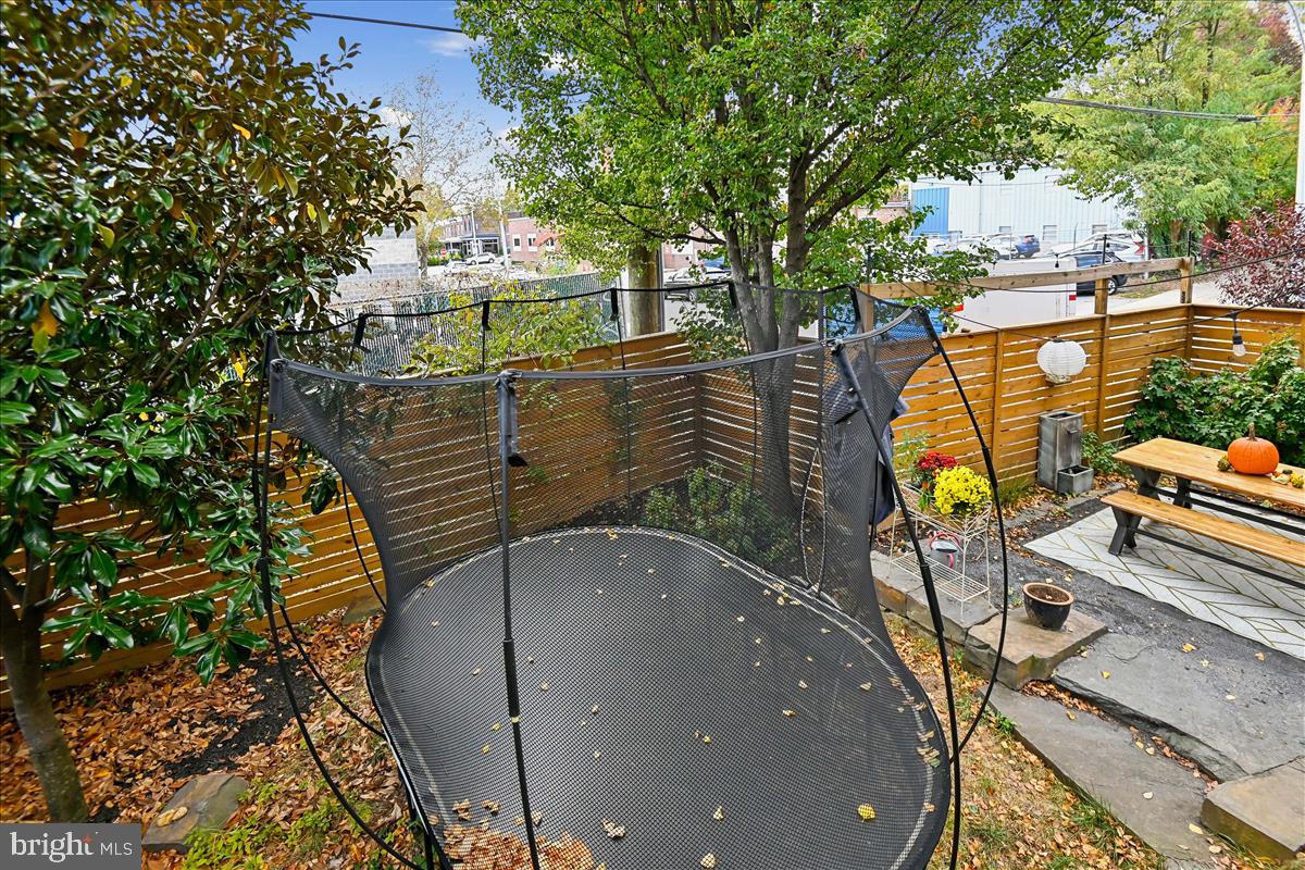 2920 CRESMONT AVENUE