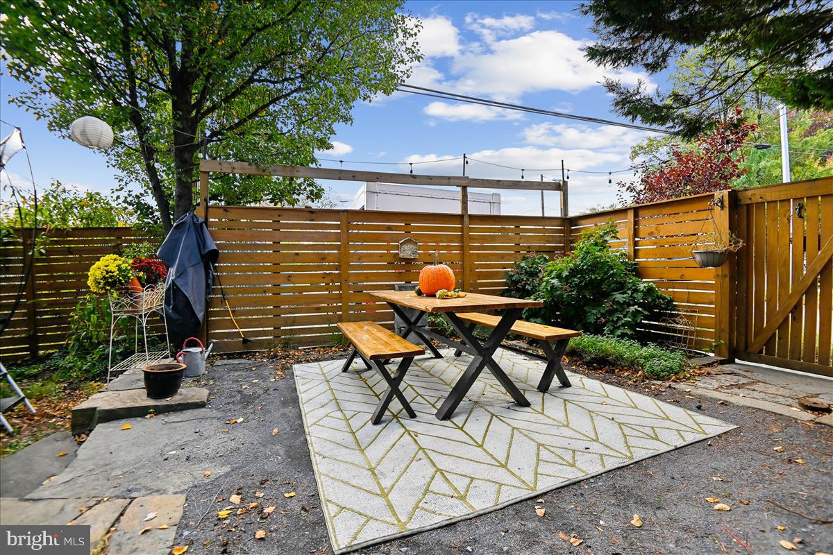 2920 CRESMONT AVENUE